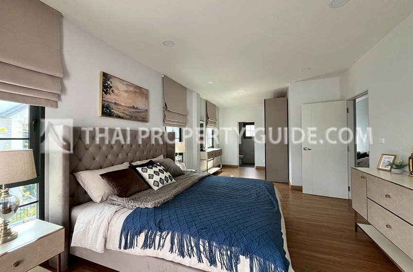 House with Shared Pool in Bangnatrad 